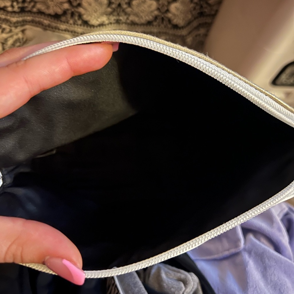 Victoria's Secret Bag - Picture 3 of 4
